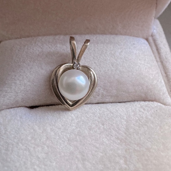 ✨Stunning Vintage 14K Yellow Gold, Pearl and Diamond Charm for Necklace/Bracelet - Picture 4 of 13